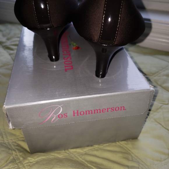 Ross Hommerson CHIC!Brown Leather and Stretch 7-WIDE Kitten Heel Pumps - Picture 3 of 5